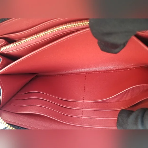 Rare Coach Black Pebbled Leather Wallet With Red Interior - Picture 6 of 13